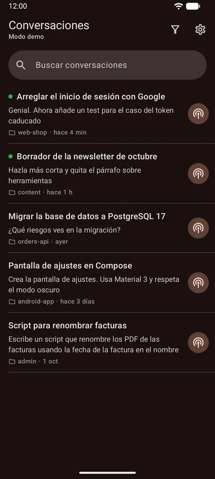 La app nativa de Android, con las mismas conversaciones.